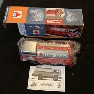 1998 Vintage Die-cast CITGO 1949 white tilt cab tanker truck bank with key